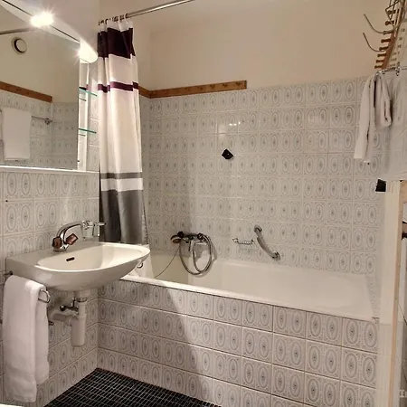 Apartment Studio For 1-2 People, Situated Next To The Shops, North Facing, Wifi Bagnes
