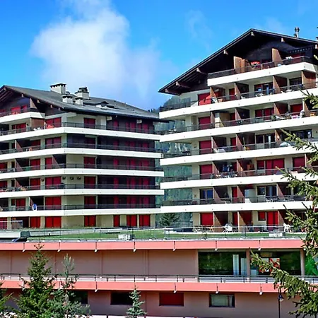 Studio For 1-2 People, Situated Next To The Shops, North Facing, Wifi Apartment *